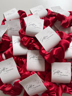 Satijnen Scrunchies – Kina Gedenkcadeautje met Gepersonaliseerd Kaartje | Söz, Nişan, Bruiloft Bedankje